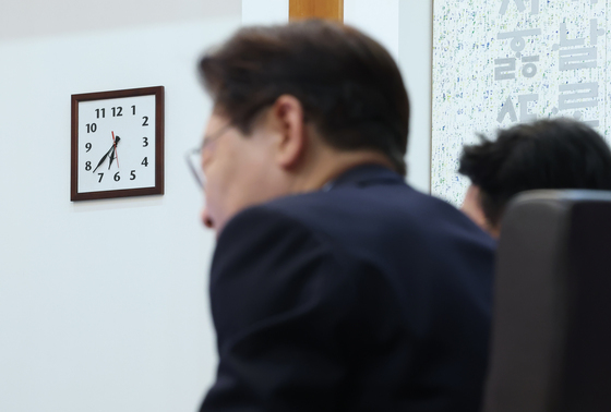 늦은 시간까지 이어지는 국무회의