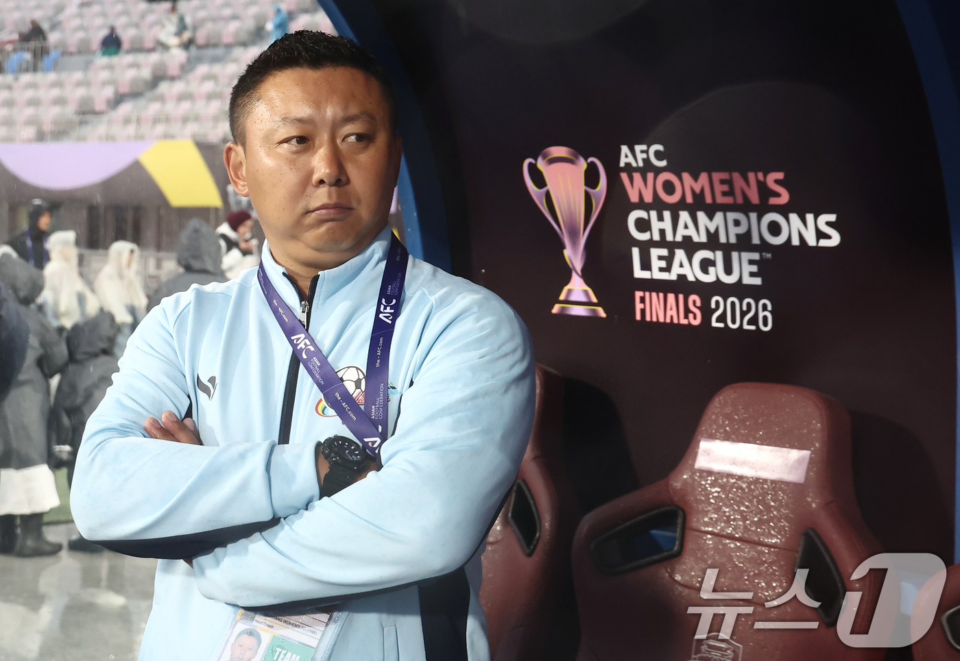 (수원=뉴스1) 김민지 기자 = 20일 오후 경기 수원시 수원종합운동장에서 열린 2025-26 아시아축구연맹(AFC) 여자 챔피언스리그(AWCL) 4강전 수원FC 위민과 북한 내고 …