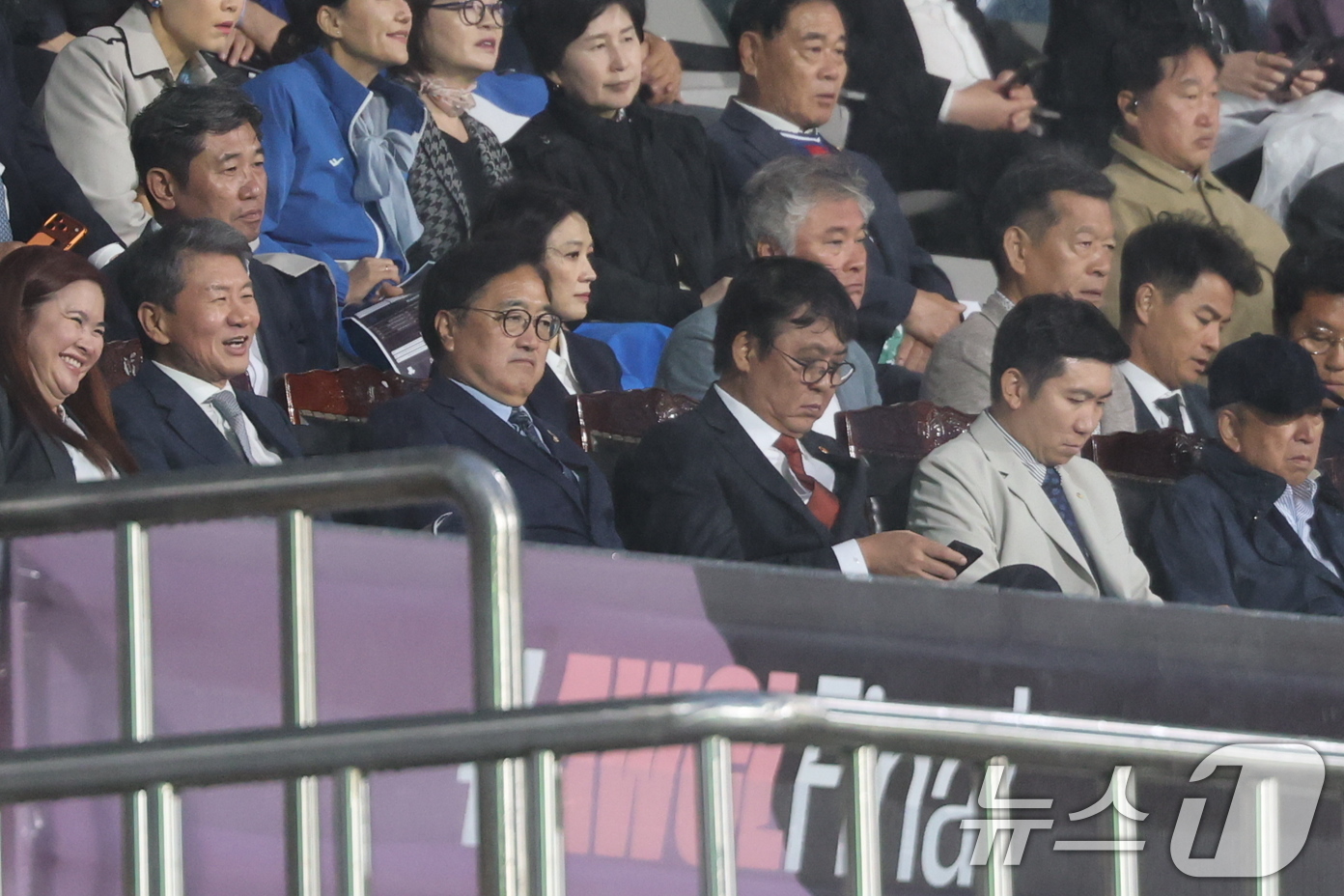 (수원=뉴스1) 박지혜 기자 = 20일 경기 수원시 수원종합운동장에서 열린 2025-2026 아시아축구연맹(AFC) 여자 챔피언스리그(AWCL) 4강 수원FC 위민과 북한 내고향여 …