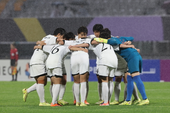 경기 준비하는 내고향여자축구단