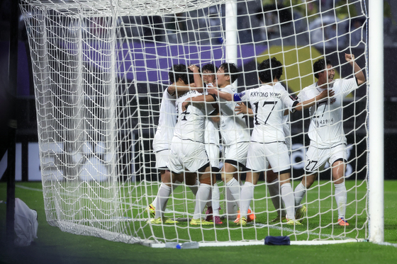 동점골에 행복한 北 내고향여자축구단