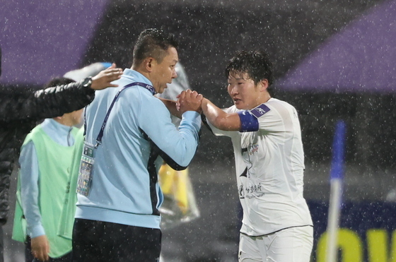 역전골 넣은 내고향 김영영