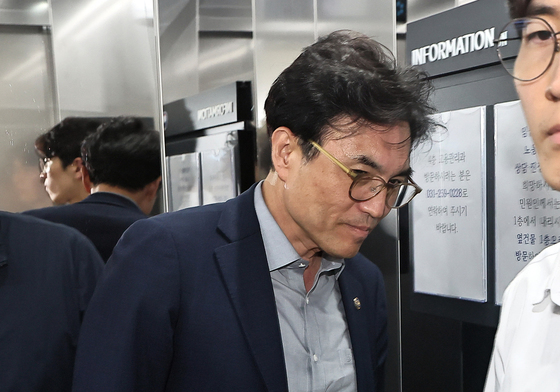 삼성전자 노사 교섭장 들어가는 권창준 차관
