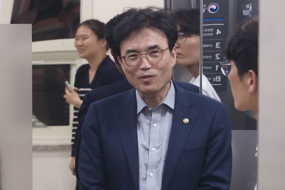 삼성전자 노사 교섭장 향하는 권창준 차관