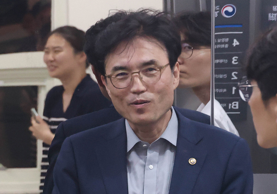 삼성전자 노사 교섭장 향하는 권창준 차관