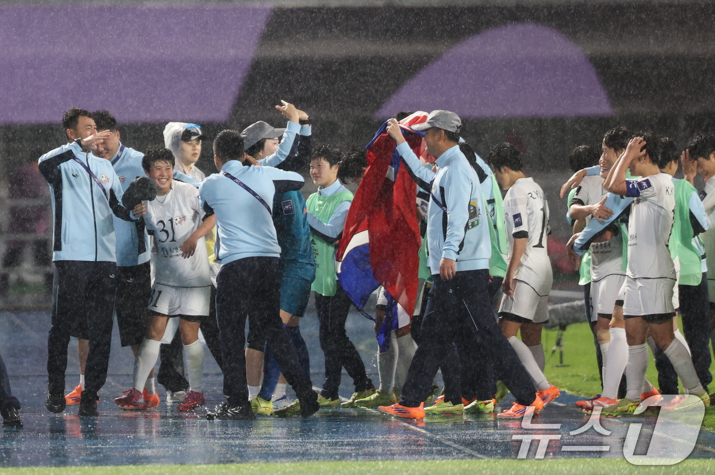 (축구=뉴스1) 박지혜 기자 = 20일 오후 경기도 수원시 장안구 경수대로 수원종합운동장에서 열린 2025-2026 아시아축구연맹(AFC) 여자 챔피언스리그(AWCL) 4강 수원F …
