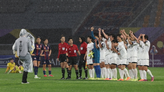 환호하는 내고향여자축구단
