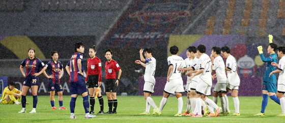 아쉬운 'PK 실축'…수원FC, 북한 내고향에 1-2 역전패
