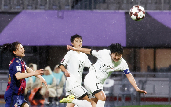 북한 여자축구 간판의 역전 헤더골