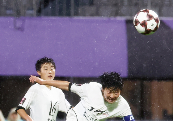 북한 여자축구 간판의 역전 헤더골