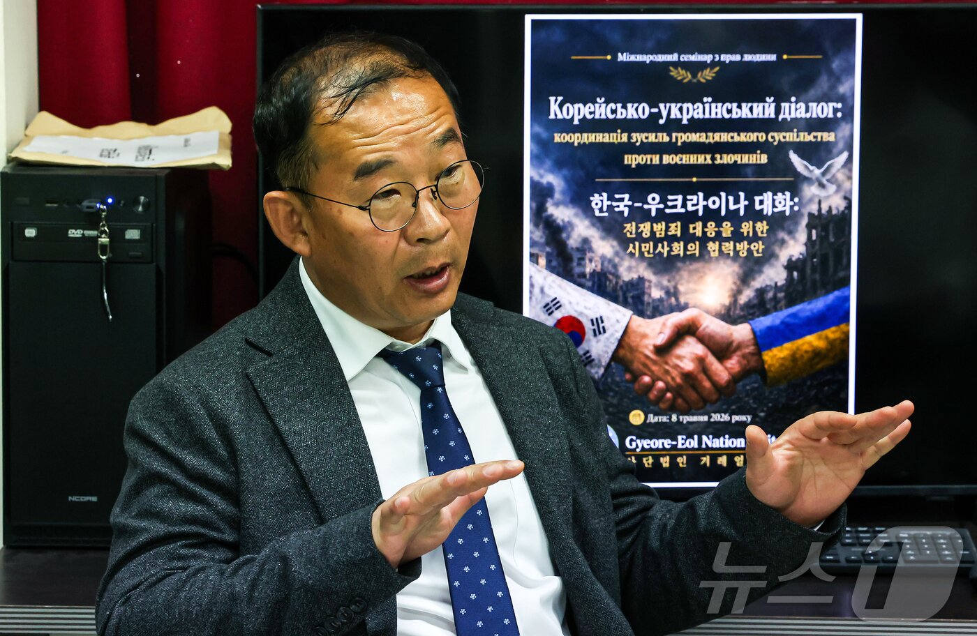 본문 이미지 - 장세율 겨레얼통일연대 대표 겸 북한군자유송환비상대책위원회(비대위) 사무총장이 서울 영등포구 자신의 사무실에서 뉴스1과 인터뷰를 하고 있다. 2026.5.20 ⓒ 뉴스1 김진환 기자
