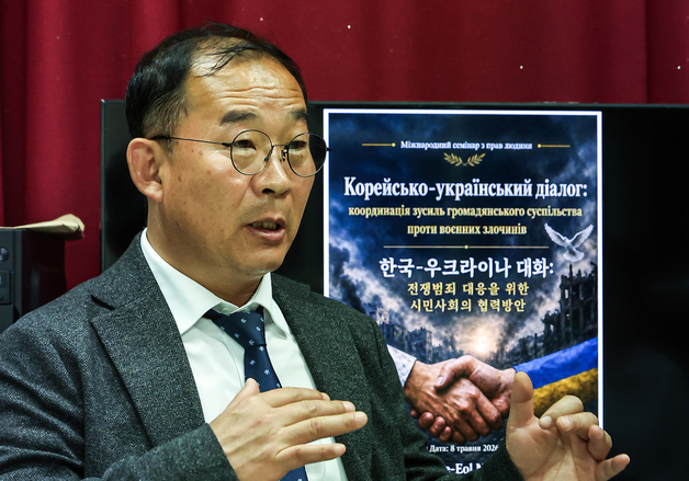 "1년 문 두드렸다"…우크라 POW 만난 탈북민 활동가 뒷이야기[155마일]