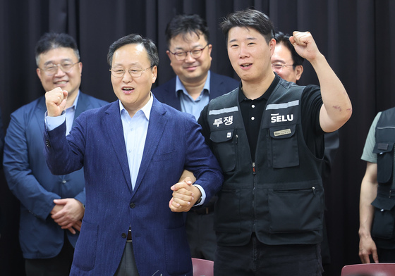 삼성전자 노사, 성과급 잠정 합의…총파업 파국 막았다(상보)