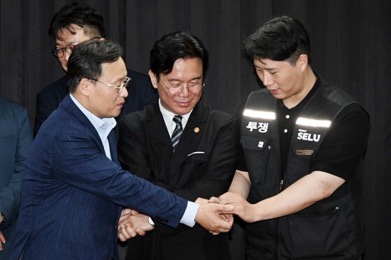 靑, 삼성 노사 성과급 잠정 합의에 "국가·국민 위한 대승적 결단"