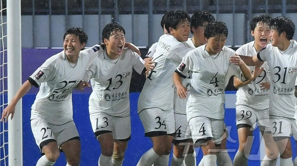 (평양 노동신문=뉴스1) = 북한 노동당 기관지 노동신문은 21일 "2025-2026년 아시아축구연맹(AFC) 여자선수권보유자연맹전 준결승경기가 20일 한국에서 진행됐다"며 내고향 …