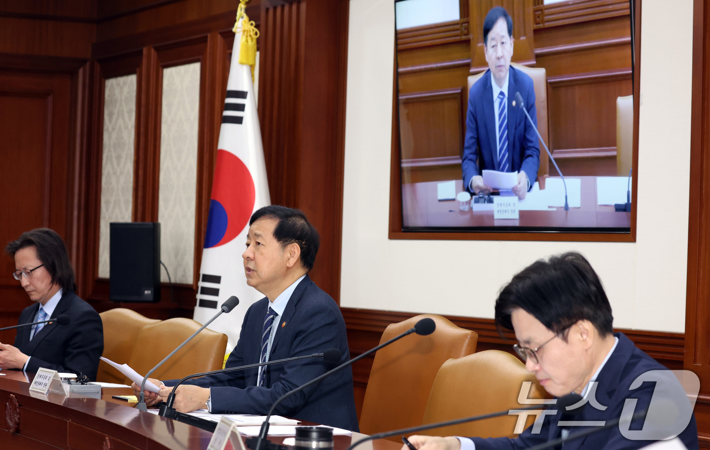 (서울=뉴스1) 김명섭 기자 = 구윤철 경제부총리 겸 재정경제부 장관이 21일 서울 종로구 세종대로 정부서울청사에서 열린 민생물가 특별관리 관계장관 TF 및 제 268차 대외경제장 …
