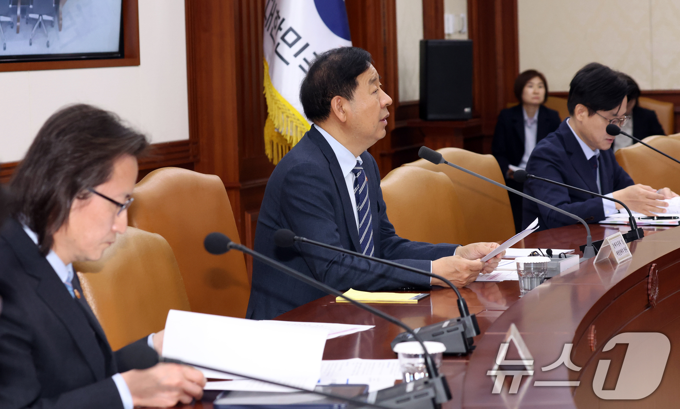 (서울=뉴스1) 김명섭 기자 = 구윤철 경제부총리 겸 재정경제부 장관이 21일 서울 종로구 세종대로 정부서울청사에서 열린 민생물가 특별관리 관계장관 TF 및 제 268차 대외경제장 …