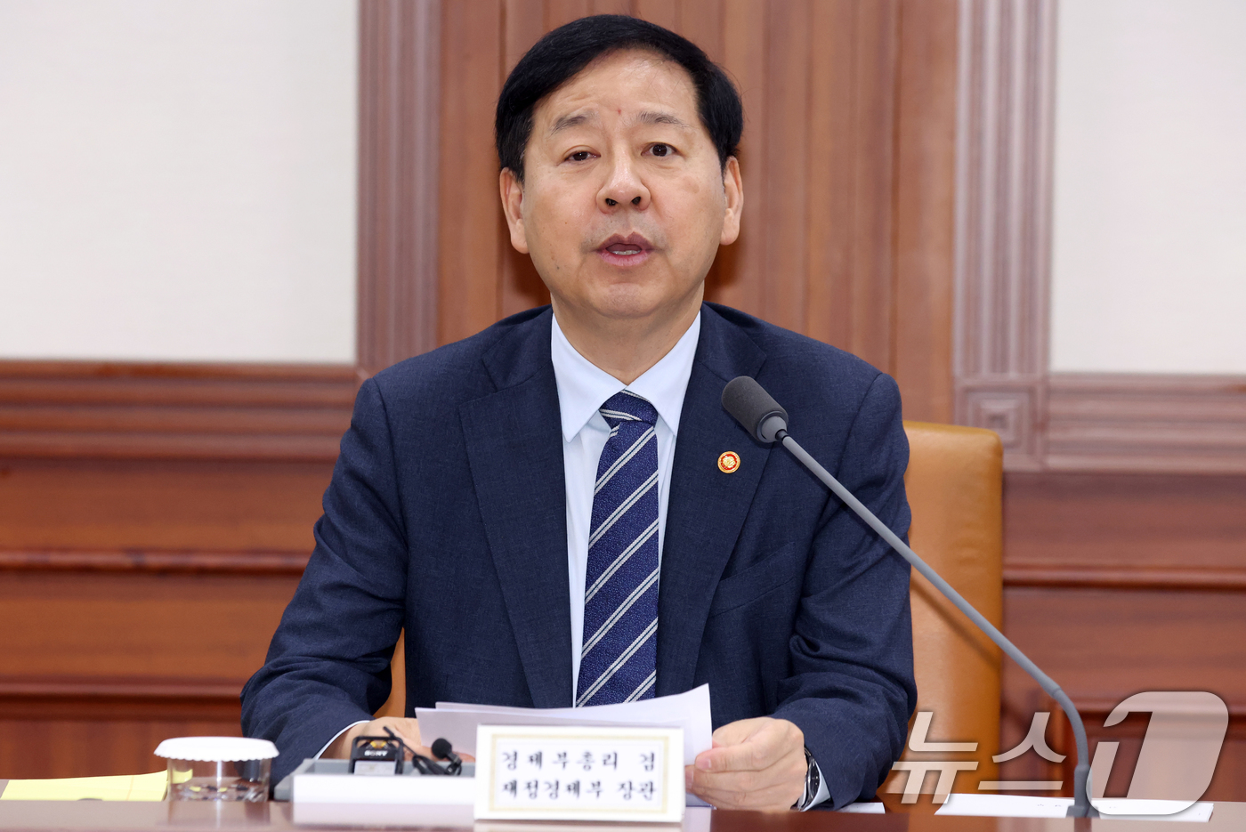 (서울=뉴스1) 김명섭 기자 = 구윤철 경제부총리 겸 재정경제부 장관이 21일 서울 종로구 세종대로 정부서울청사에서 열린 민생물가 특별관리 관계장관 TF 및 제 268차 대외경제장 …