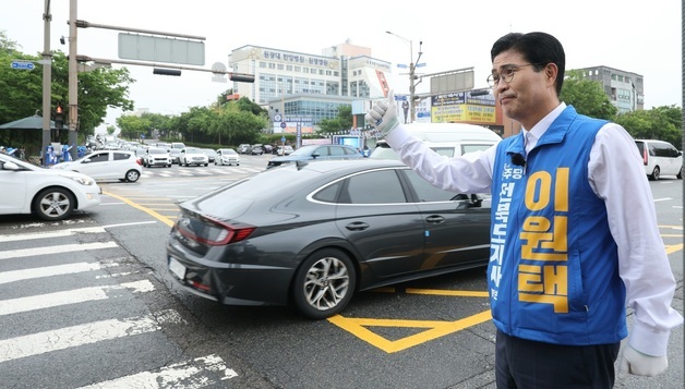 전북도지사 선거전 '돌입'…주요 후보들 전주서 첫 출근길 인사