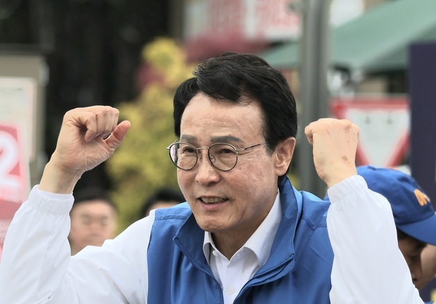 지지 호소하는 이남호 후보