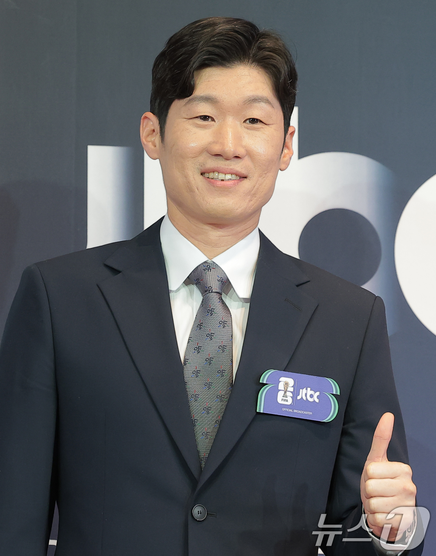 (서울=뉴스1) 권현진 기자 = 박지성 해설위원이 21일 서울 중구 앰배서더 풀만 호텔에서 열린 JTBC '2026 FIFA 북중미 월드컵' 기자간담회에 참석해 포즈를 취하고 있다 …