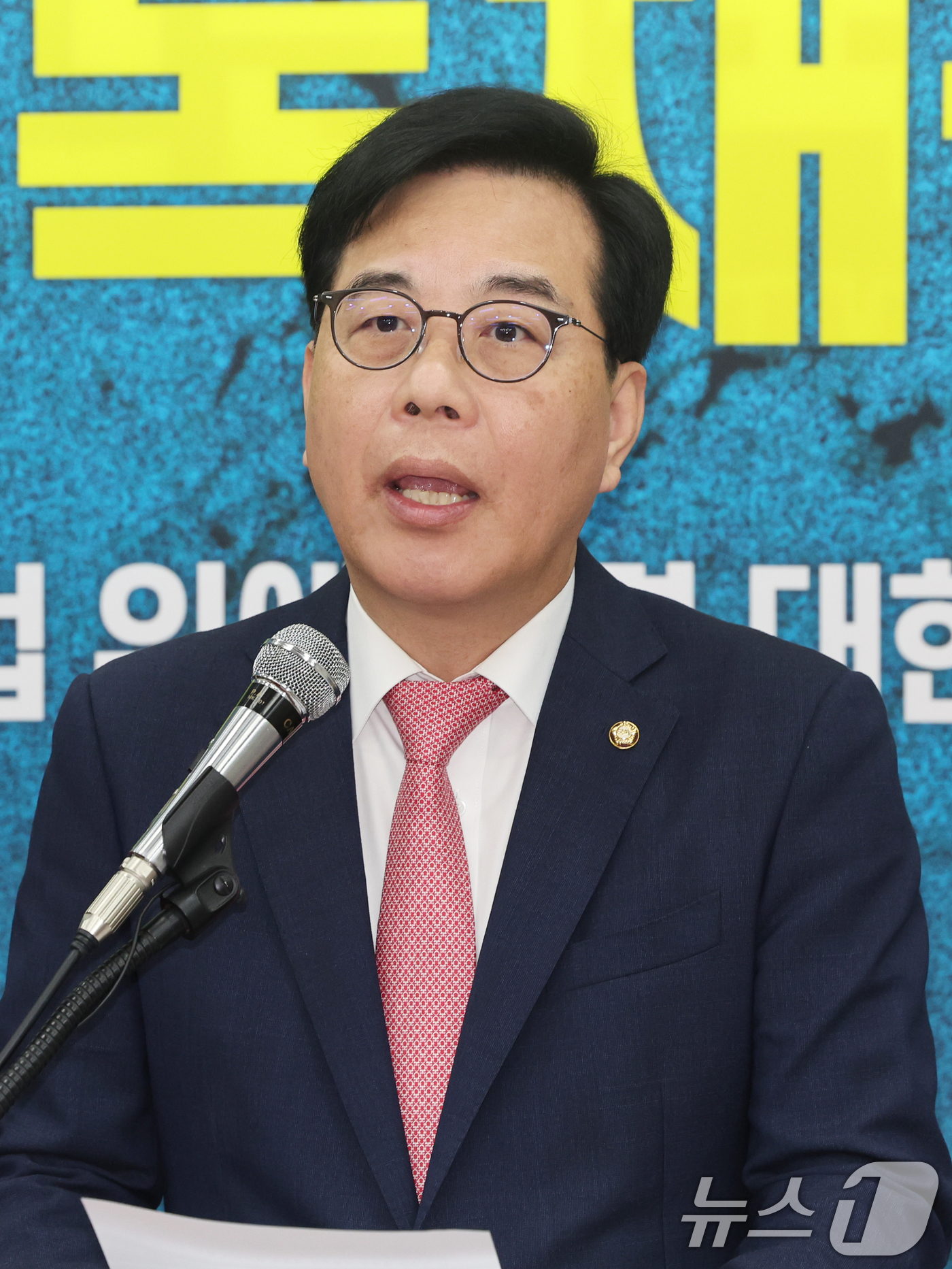 (서울=뉴스1) 황기선 기자 = 송언석 국민의힘 원내대표가 21일 오전 서울 여의도 국회에서 6.3 지방선거 대국민 기자회견을 하고 있다. 2026.5.21/뉴스1