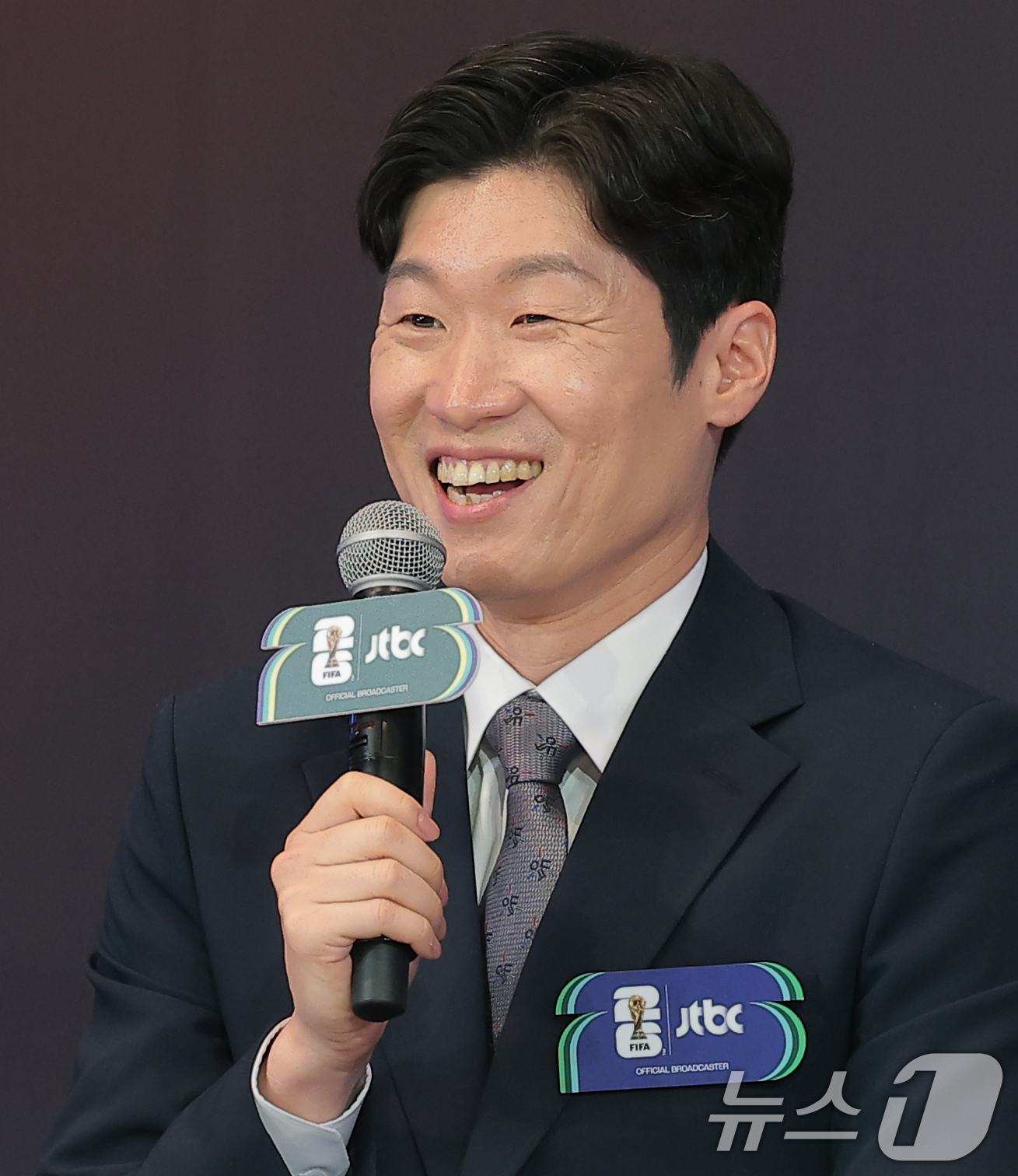 (서울=뉴스1) 권현진 기자 = 박지성 해설위원이 21일 서울 중구 앰배서더 풀만 호텔에서 열린 JTBC '2026 FIFA 북중미 월드컵' 기자간담회에 참석해 취재진 질문에 답하 …