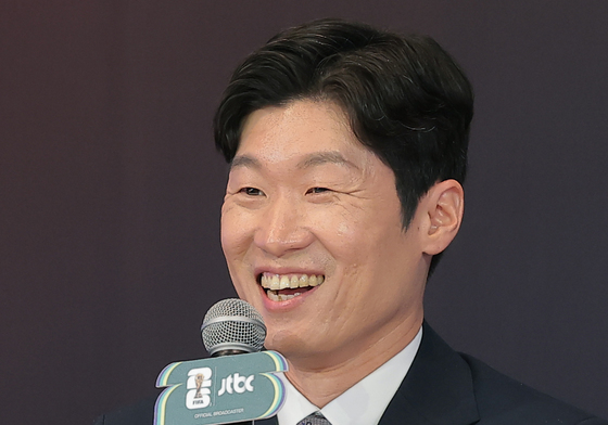 취재진 질문에 답하는 박지성 해설위원