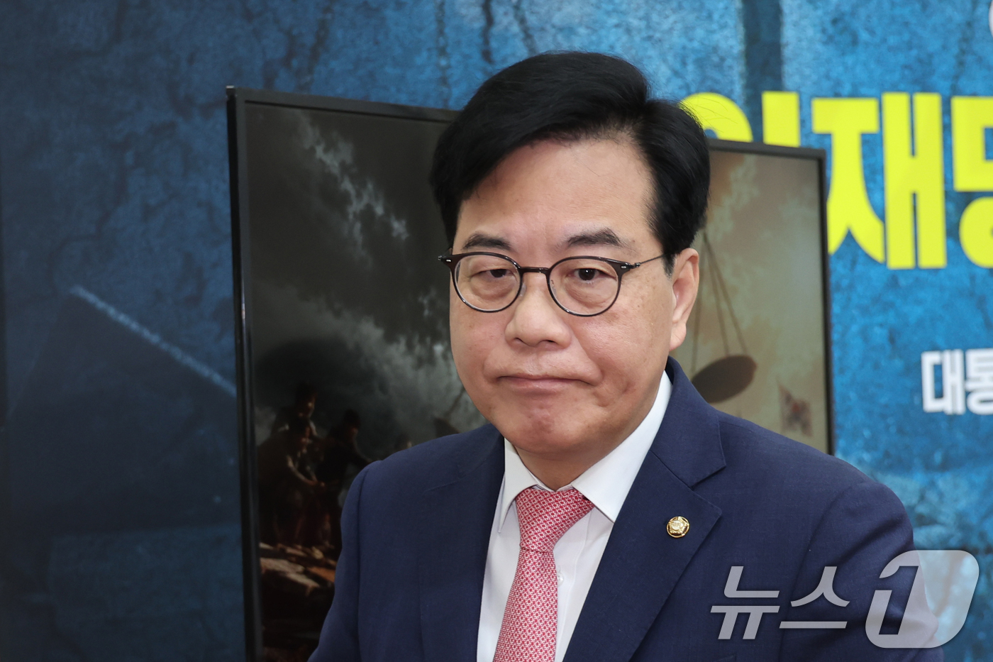 (서울=뉴스1) 황기선 기자 = 송언석 국민의힘 원내대표가 21일 오전 서울 여의도 국회에서 6.3 지방선거 대국민 기자회견을 마치고 발걸음을 옮기고 있다. 2026.5.21/뉴스 …