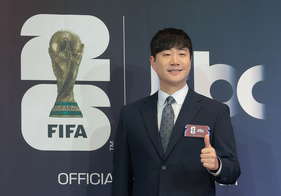 포즈 취하는 배성재 캐스터