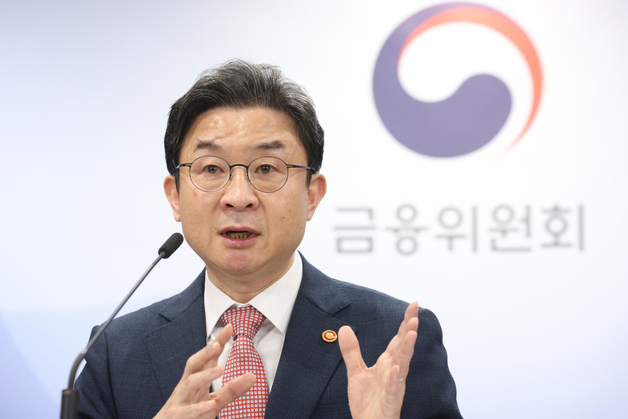 이억원, '국민참여성장펀드' 출시 첫날 농협은행서 가입…"상생 발판"