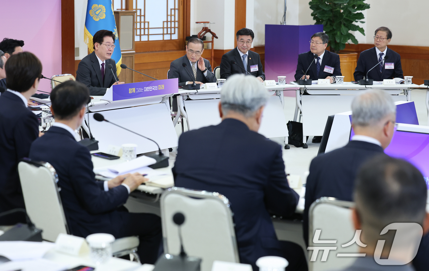 (서울=뉴스1) 이재명 기자 = 이재명 대통령이 21일 청와대에서 열린 대통령 자문회의·위원회 간담회에서 발언하고 있다. 2026.5.21/뉴스1