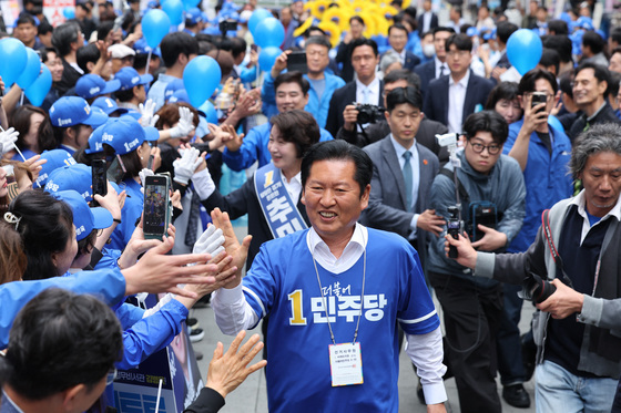 유세 입장하는 정청래·추미애