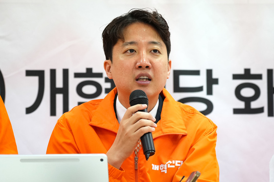 현장 선대위 회의 발언하는 이준석 개혁신당 대표