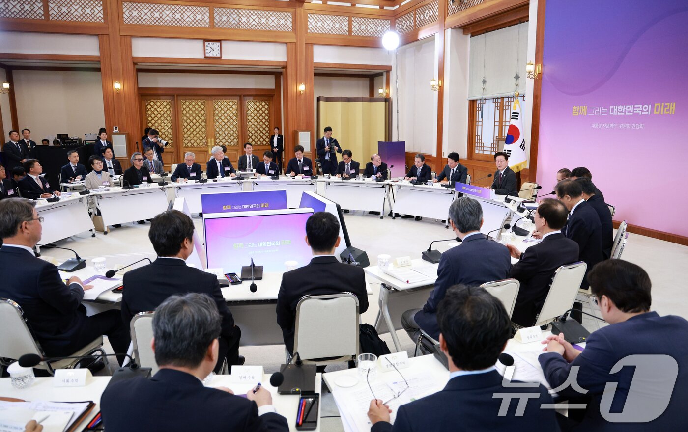 본문 이미지 - 이재명 대통령이 21일 청와대에서 열린 대통령 자문회의·위원회 간담회에서 발언하고 있다. 2026.5.21 ⓒ 뉴스1 이재명 기자