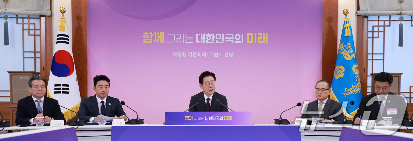 (서울=뉴스1) 이재명 기자 = 이재명 대통령이 21일 청와대에서 열린 대통령 자문회의·위원회 간담회에서 발언하고 있다. 2026.5.21/뉴스1