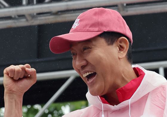 주먹 쥔 오세훈