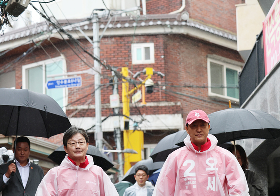 삼양동 골목길 걷는 오세훈·유승민