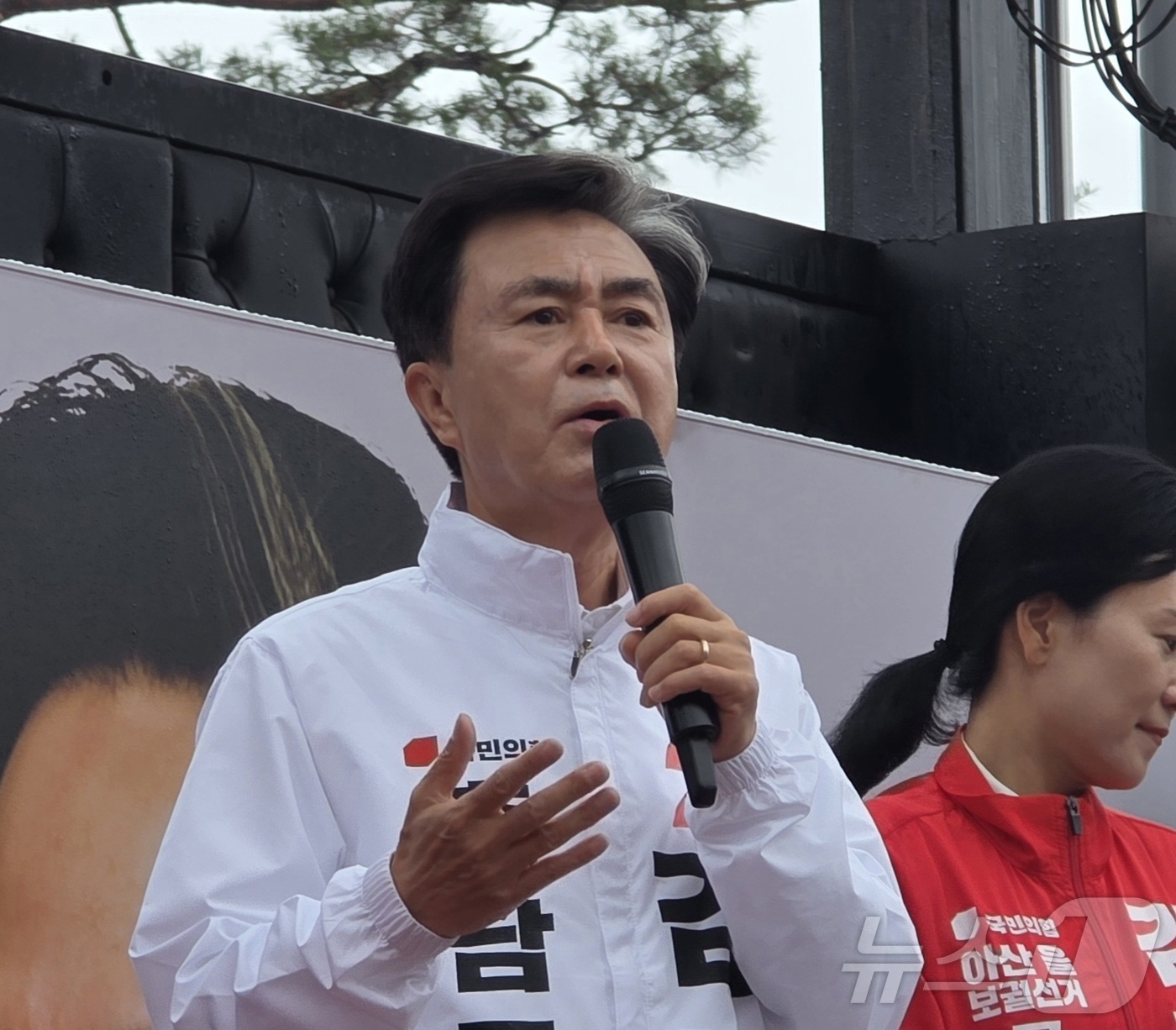 (아산=뉴스1) 이시우 기자 = 김태흠 국민의힘 충남도지사 후보가 21일 충남 아산 온양온천역 광장에서 열린 출정식에서  인사말을 하고 있다.  2026.5.21/뉴스1