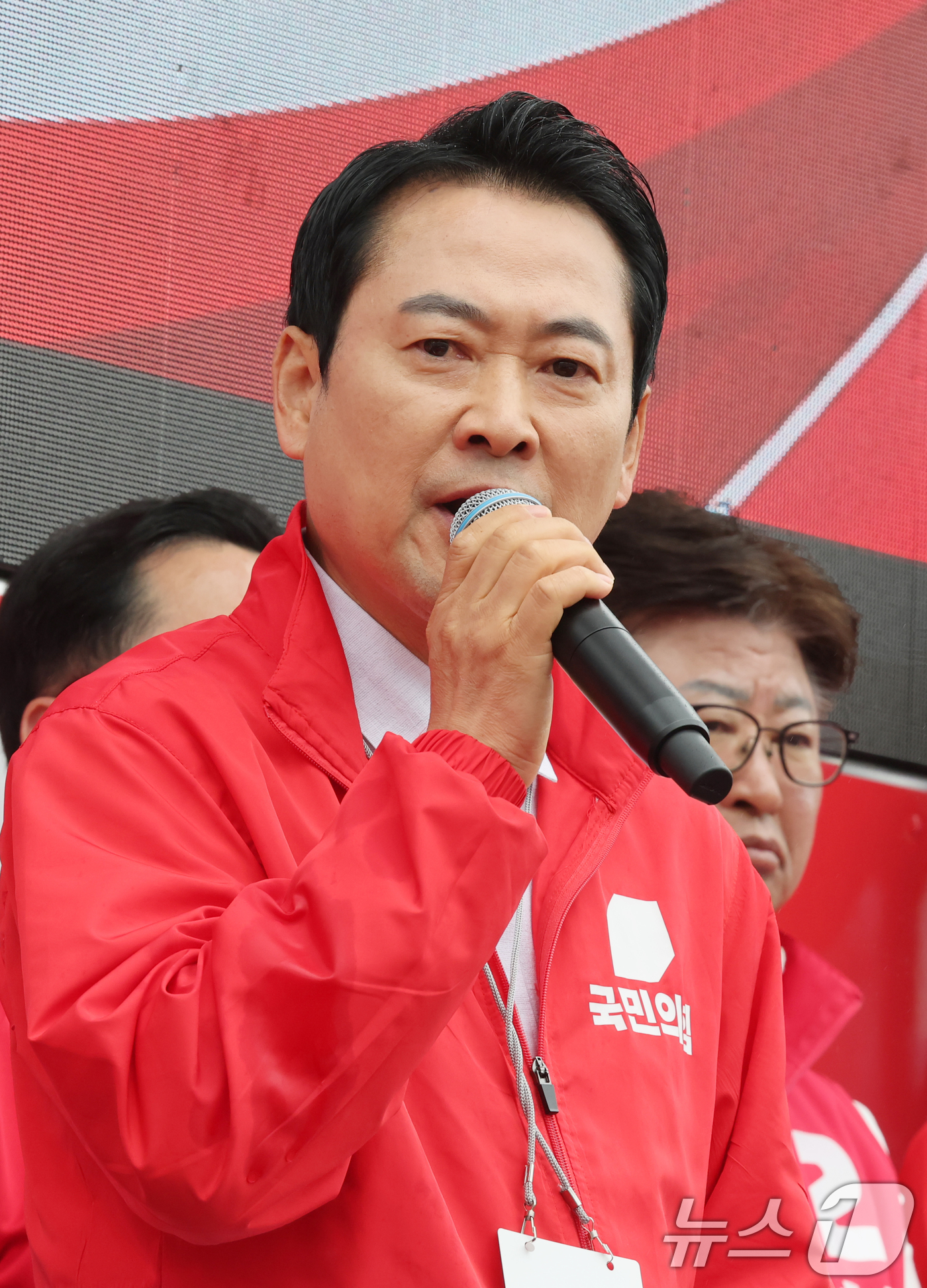 (대전=뉴스1) 김기태 기자 = 장동혁 국민의힘 상임선거대책위원장이 6.3 지방선거 공식 선거운동 첫 날인 21일 대전역 서광장에서 열린 국민의힘 승리 출정식에서 지지를 호소하고 …