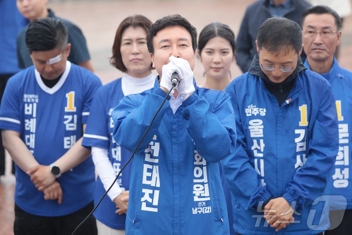 (울산=뉴스1) 김세은 기자 = 전태진 더불어민주당 울산 남구갑 국회의원 보궐선거 후보가 21일 울산 중구 태화강 국가정원 만남의 광장에서 열린 출범식에서 연설을 하고 있다. 20 …
