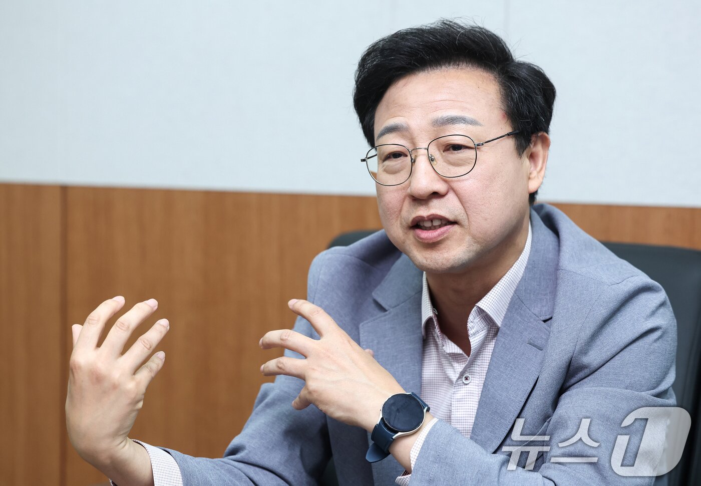 본문 이미지 - 최진무 경희대학교 지리학과 교수가 21일 서울 동대문구 경희대 네오르네상스관에서 뉴스1과 인터뷰를 하고 있다. ⓒ 뉴스1 임지훈 인턴기자