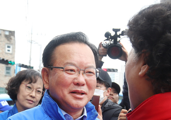 화원전통시장 찾은 김부겸