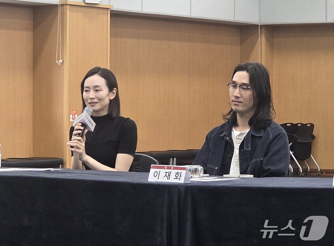 본문 이미지 - 이요음(왼쪽) 단원과 이재화 안무가ⓒ 뉴스1 정수영 기자