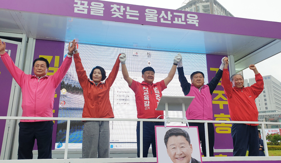 지지 호소하는 김주홍 울산교육감 후보