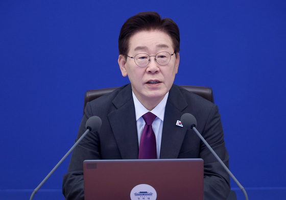 수석보좌관회의 발언하는 이재명 대통령