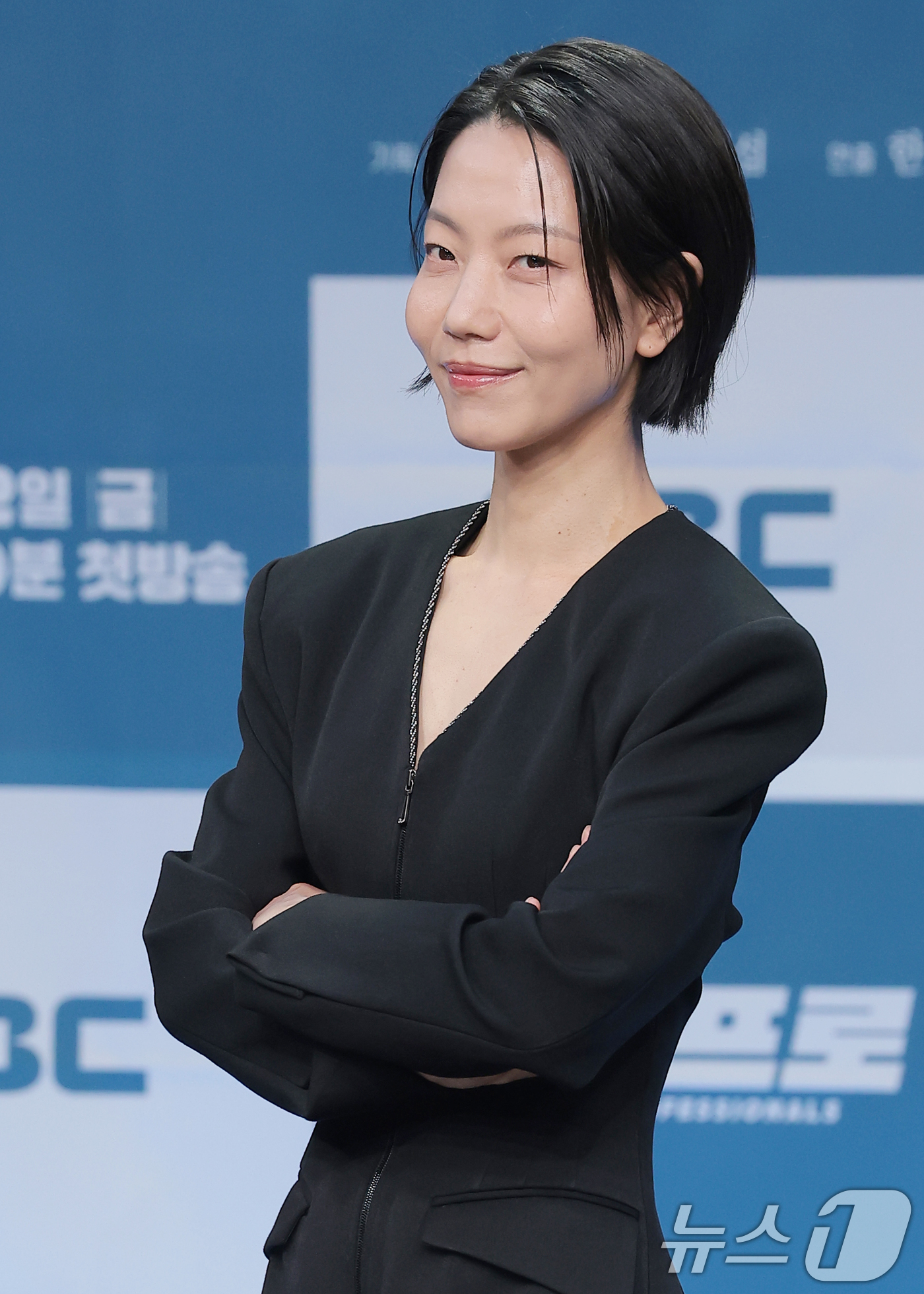(서울=뉴스1) 권현진 기자 = 배우 김신록이 21일 서울 마포구 상암동 MBC에서 진행된 드라마 '오십프로' 제작발표회에 참석해 포즈를 취하고 있다.'오십프로'는 평범해 보여도 …