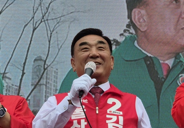김두겸 "일 잘하는 사람 뽑아달라"… 빗속 출정식 울산 사수 강조