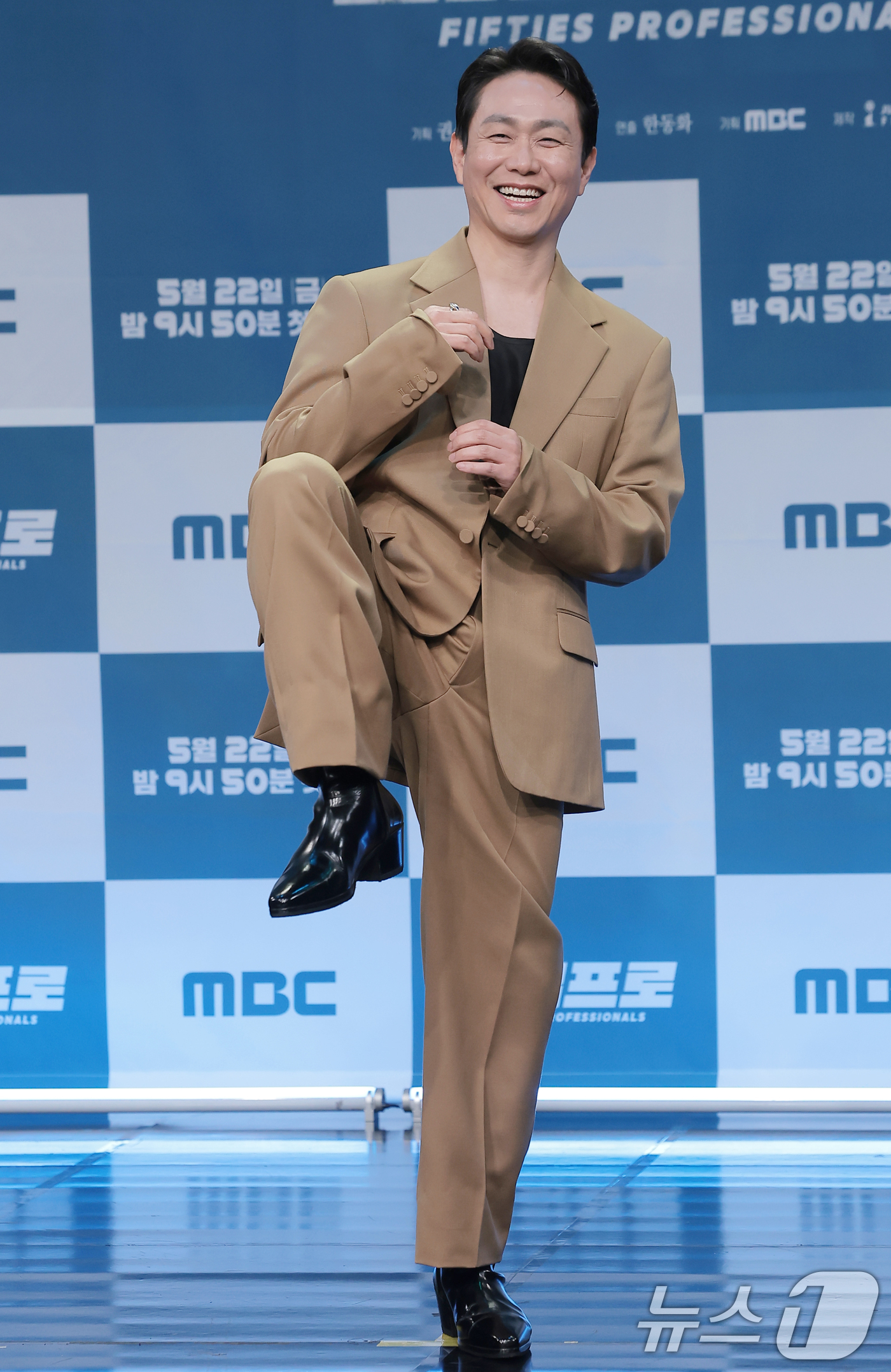 (서울=뉴스1) 권현진 기자 = 배우 오정세가 21일 서울 마포구 상암동 MBC에서 진행된 드라마 '오십프로' 제작발표회에 참석해 포즈를 취하고 있다.'오십프로'는 평범해 보여도 …