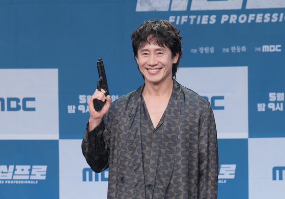신하균, 전 국정원 블랙요원 정호명